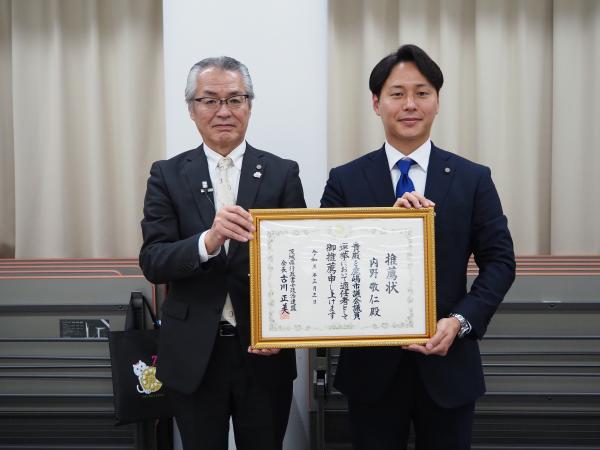 鹿嶋市議会議員選挙　内野敬仁氏推薦状交付